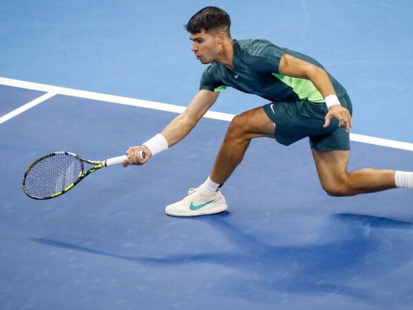 Carlos Alcaraz and Daniil Medvedev untroubled in first round at China Open