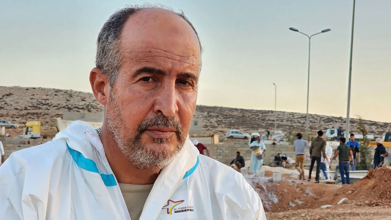 Derna: Survivors dig mass graves for those killed in Libya’s devastating floods Derna: Survivors dig mass graves for those killed in Libya’s devastating floods