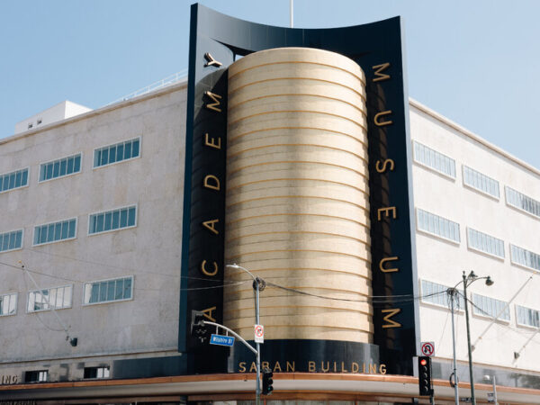 Hollywood Gala Will Welcome Striking Stars, but Not Studio Bosses Hollywood Gala Will Welcome Striking Stars, but Not Studio Bosses