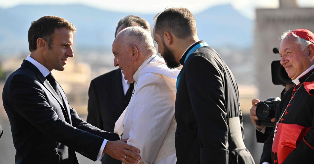 Pope Meets With Macron in Marseille Ahead of Giant Mass