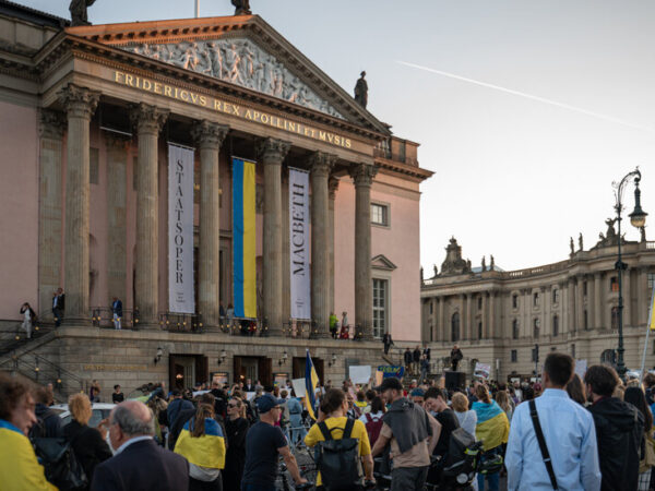 Russian Soprano Anna Netrebko Sings in Berlin, Amid Protests