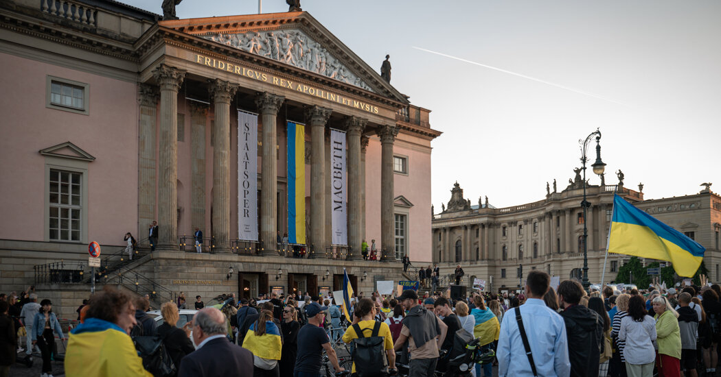 Russian Soprano Anna Netrebko Sings in Berlin, Amid Protests