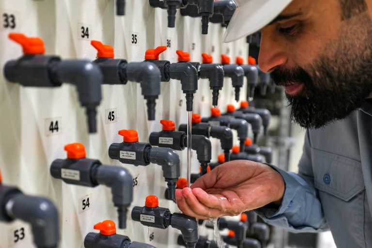 Water-starved Saudi confronts desalination’s heavy toll Water-starved Saudi confronts desalination’s heavy toll