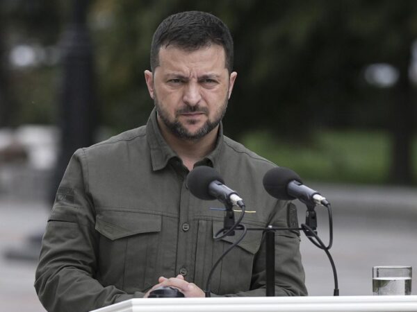 Zelenskiy to Meet US Senators With Ukraine Aid Under Threat