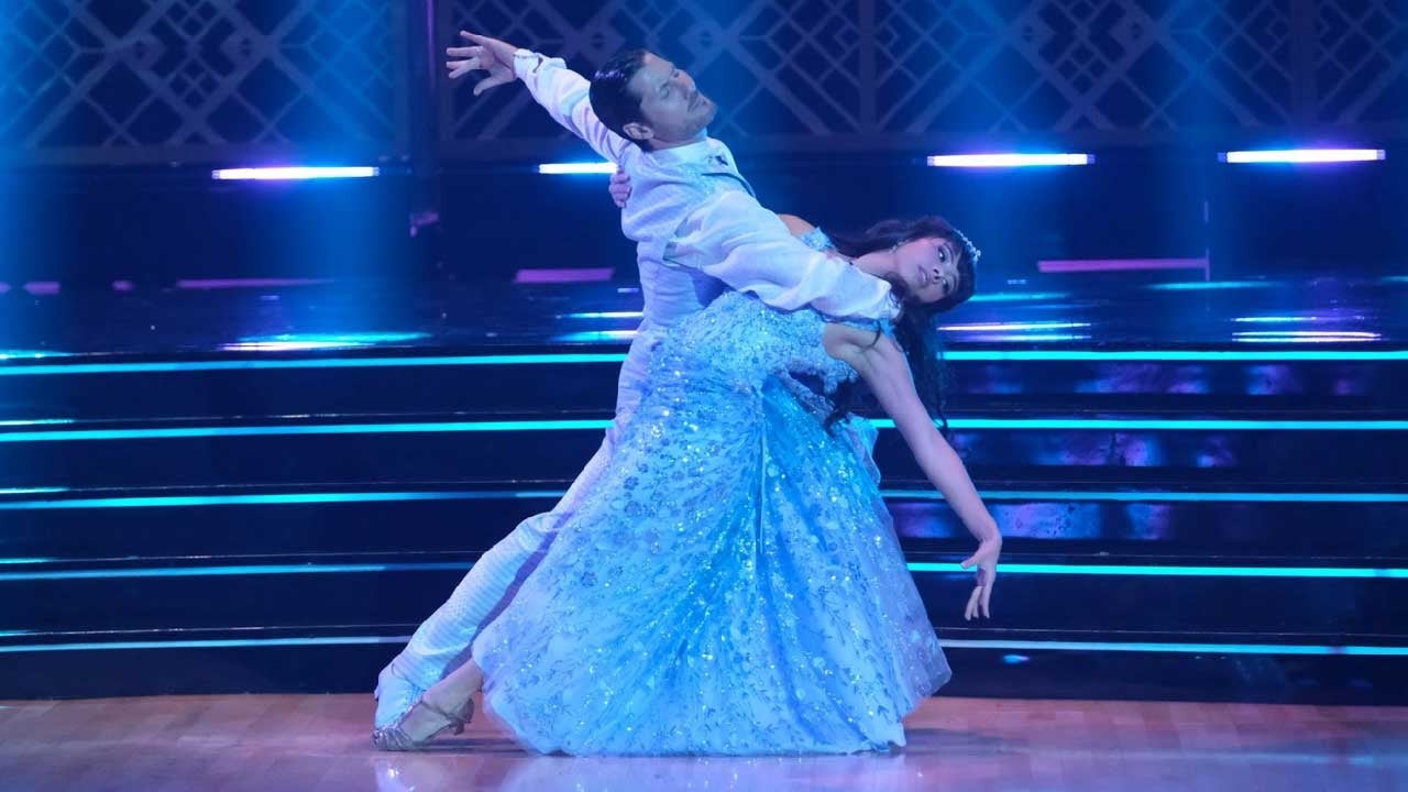 ‘Dancing With the Stars’: Mira Sorvino Eliminated After Tearful Most Memorable Year Night (Recap)