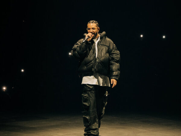Drake Streams His Way to No. 1 Again With ‘For All the Dogs’