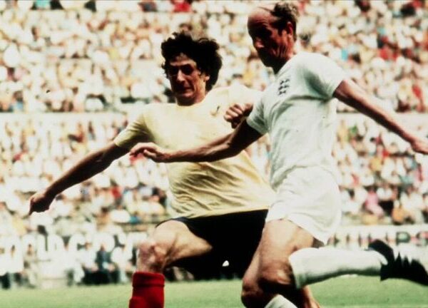 Gary Neville pays tribute to Sir Bobby Charlton as the greatest Manchester United and England icon | Football News Gary Neville pays tribute to Sir Bobby Charlton as the greatest Manchester United and England icon | Football News