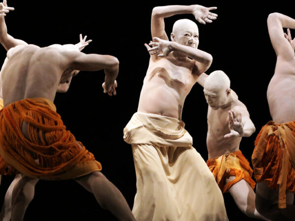 Review: Slow Poses and Clouds of White Powder