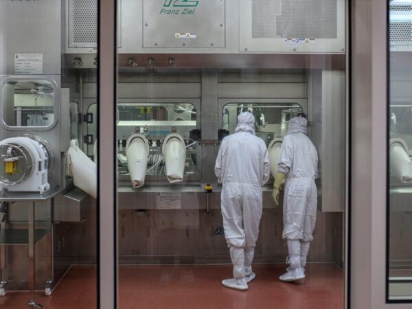 Top Vaccine Maker Seeks Growth by Selling Shots to Globetrotters