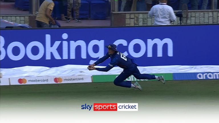 'Truly outstanding!' | Root takes brilliant diving boundary catch!