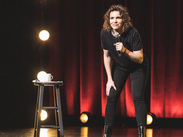 With a Chuckle and a Cool-Girl Smirk, Beth Stelling Moves Up a Comic Class
