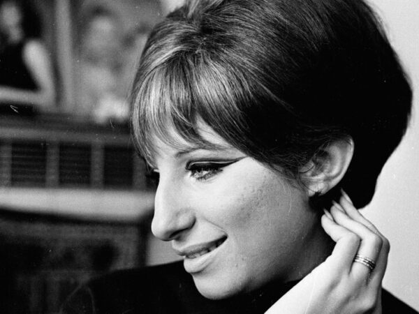 Barbra Streisand Is Ready to Tell All. Pull Up a Seat.