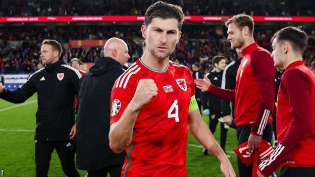 Ben Davies: Wales have ‘backs to the wall’ in Euro 2024 qualifying bid Ben Davies: Wales have ‘backs to the wall’ in Euro 2024 qualifying bid