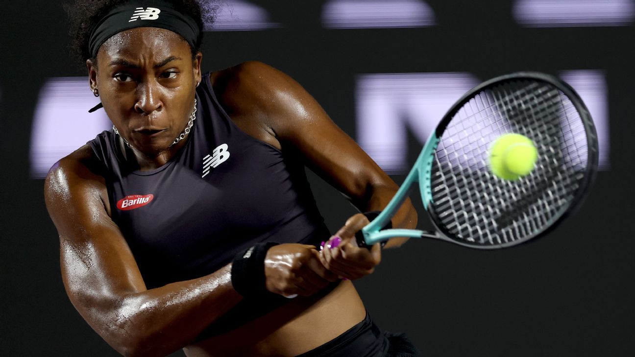 Gauff overcomes 17 double-faults at WTA Finals; Sabalenka into SF Gauff overcomes 17 double-faults at WTA Finals; Sabalenka into SF