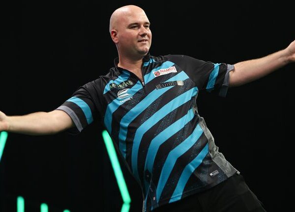 Grand Slam of Darts: Rob Cross sets up semi-final showdown with Stephen Bunting in Wolverhampton | Darts News