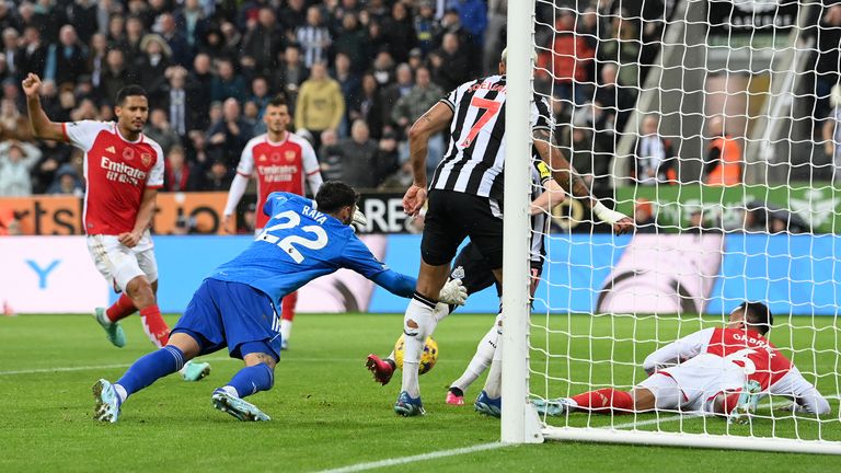 Jamie Carragher says Arsenal have problems in both boxes as Gary Neville calls for January reinforcements | Football News