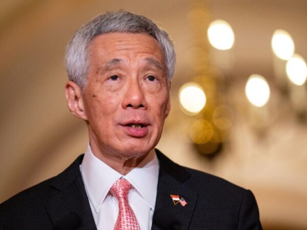 Singapore’s Lee Says He’ll Hand Over Power Before Next Election Singapore’s Lee Says He’ll Hand Over Power Before Next Election