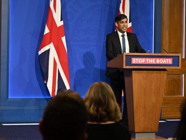 U.K. Net Migration Numbers Hit a Record, Embarrassing Conservatives