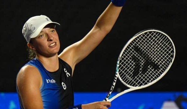 WTA Finals: Iga Swiatek beats Coco Gauff in Cancun group stage