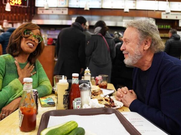 Billy Crystal Returns to Katz’s Deli 35 Years After Filming Iconic ‘When Harry Met Sally’ Scene