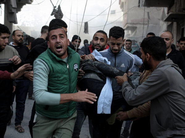 Israeli Forces Near Khan Younis in Southern Gaza