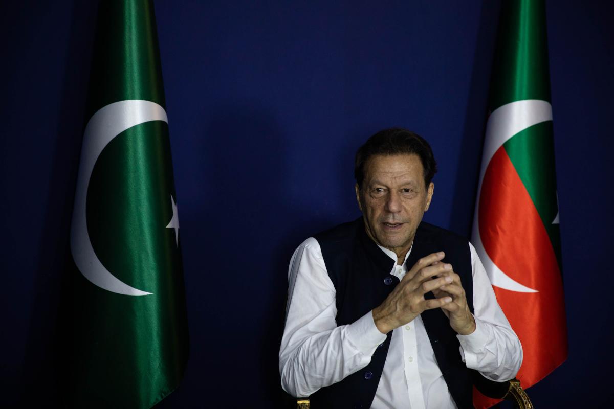 Pakistan Blocks Khan’s Bids to Contest in 2024 Polls, TOI Says Pakistan Blocks Khan’s Bids to Contest in 2024 Polls, TOI Says