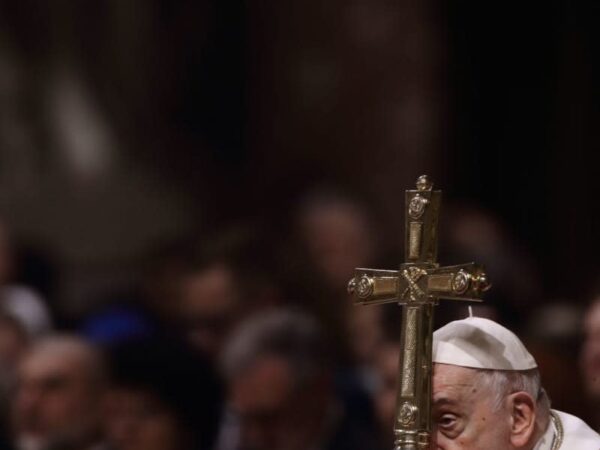 Pope spreads peace message at Christmas Mass