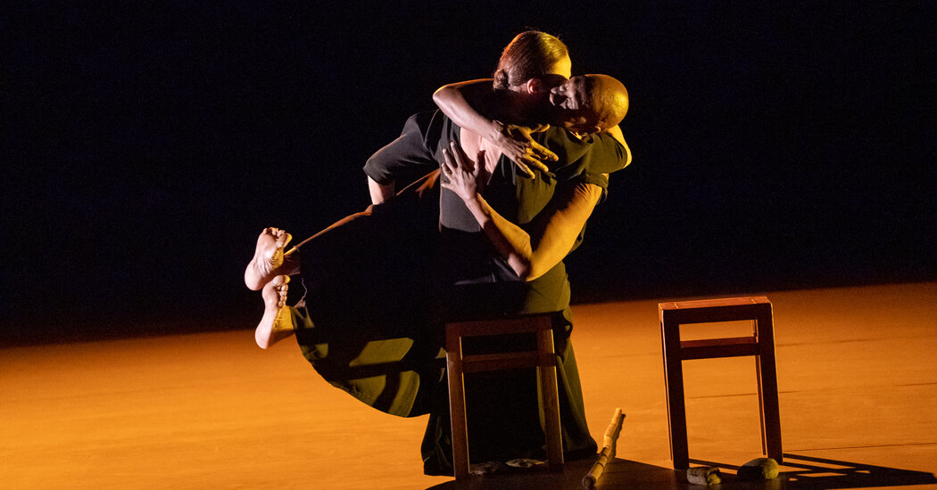 Review: At the Armory, Calm Awaits the Fury of ‘The Rite of Spring’