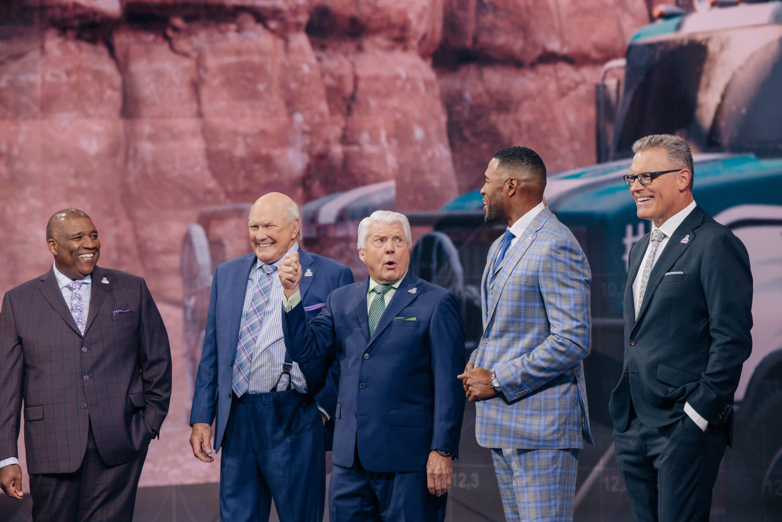 Behind the scenes with Curt Menefee, ‘leader’ and ‘therapist’ for ‘Fox NFL Sunday’