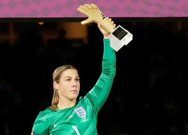 Best FIFA Awards 2023: England goalkeeper Mary Earps and head coach Sarina Wiegman win major honours | Football News