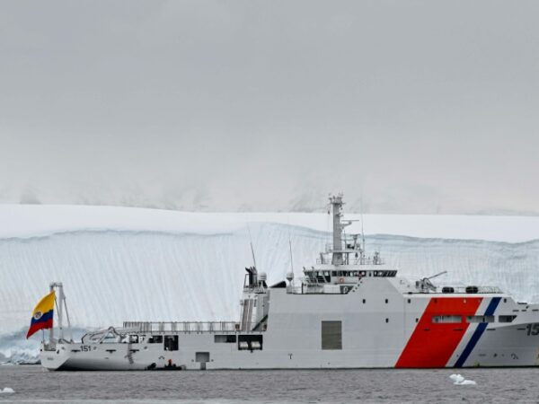 Colombian mission to Antarctica analyzes climate change footprints
