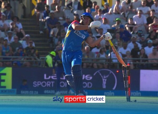 Marcus Stoinis smashes own stumps over! | ‘I don’t think I’ve seen that before!’ | Video | Watch TV Show