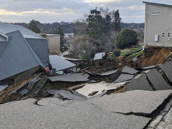 Powerful Earthquake Hits Japan, and Officials Warn of Aftershocks