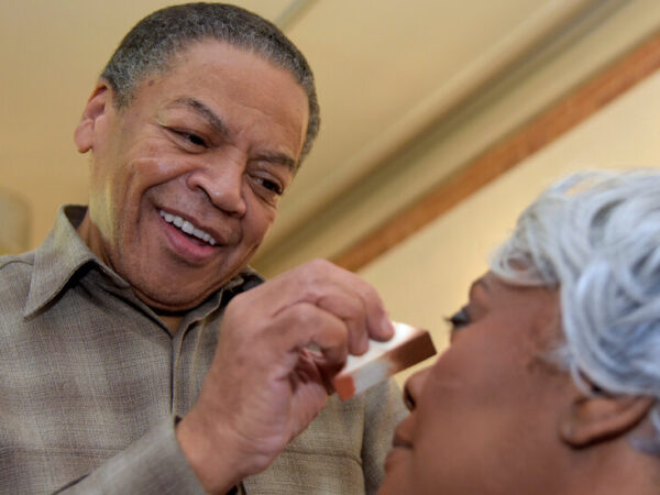 Reggie Wells, Makeup Artist for Oprah Winfrey and Other Black Stars, Dies at 76
