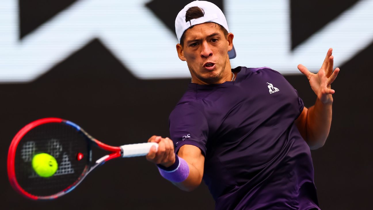 Argentina advances to Davis Cup finals group stage