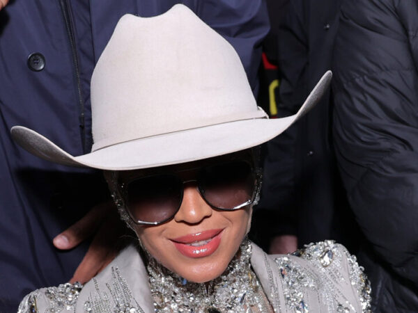 Beyoncé Becomes First Black Woman to Top Billboard Country Chart