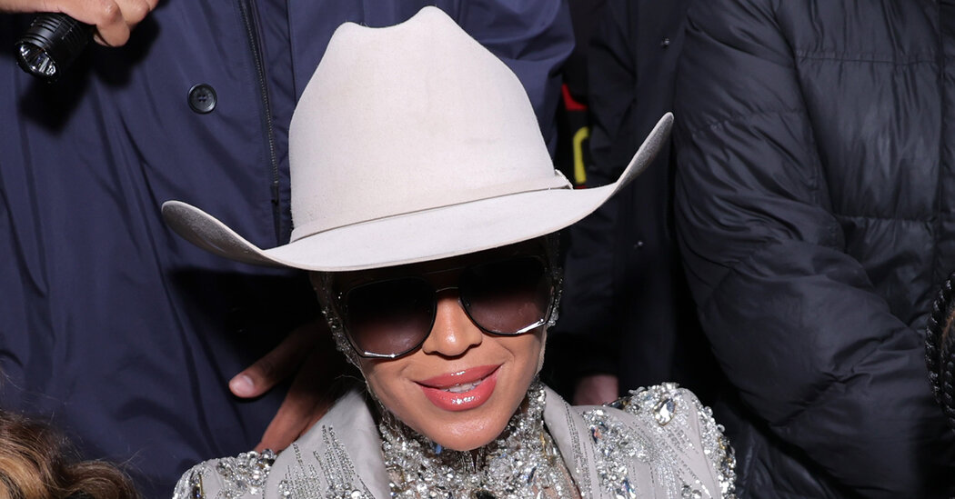 Beyoncé Becomes First Black Woman to Top Billboard Country Chart Beyoncé Becomes First Black Woman to Top Billboard Country Chart