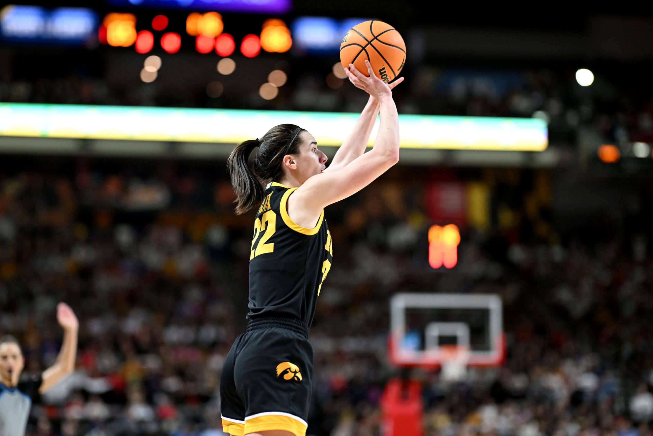 Caitlin Clark’s green-light range made her the gold standard in women’s college basketball