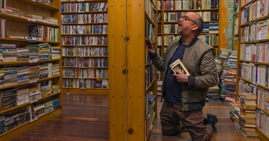 Cold Plunges and Cuddling With Cats: Photographing the ‘Great Performers’ Cold Plunges and Cuddling With Cats: Photographing the ‘Great Performers’