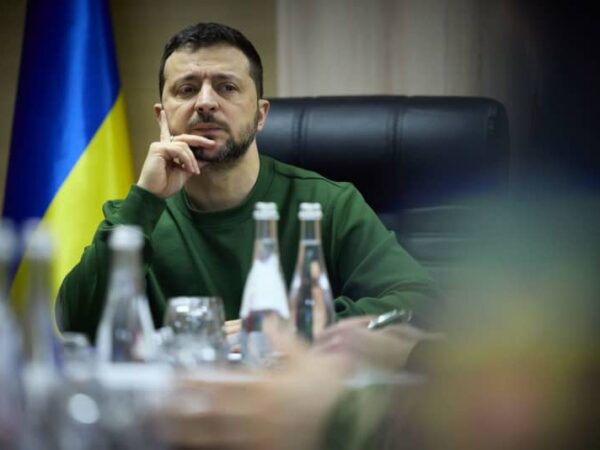 Despite war, Zelensky seeks to improve Ukrainian economy
