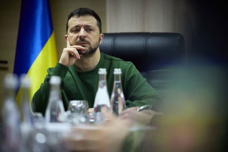 Despite war, Zelensky seeks to improve Ukrainian economy