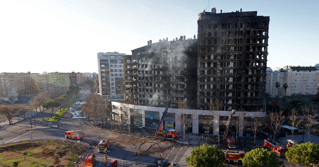 Fire in High-Rise Apartment Complex Kills at Least 4 in Valencia, Spain Fire in High-Rise Apartment Complex Kills at Least 4 in Valencia, Spain