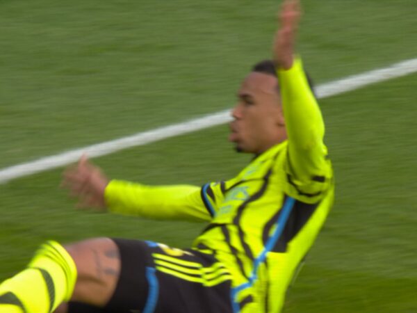 Gabriel heads in after perfect delivery from Rice