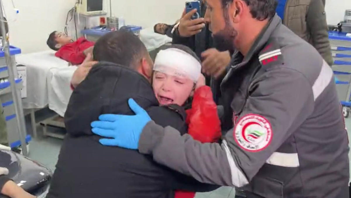 Gaza doctor breaks down in tears seeing his injured son brought into the ER Gaza doctor breaks down in tears seeing his injured son brought into the ER