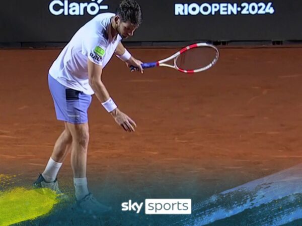 'Goes to show where he is physically' | Norrie booed after underarm serve