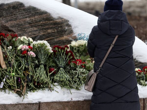 Hundreds of Navalny Mourners Detained Across Russia