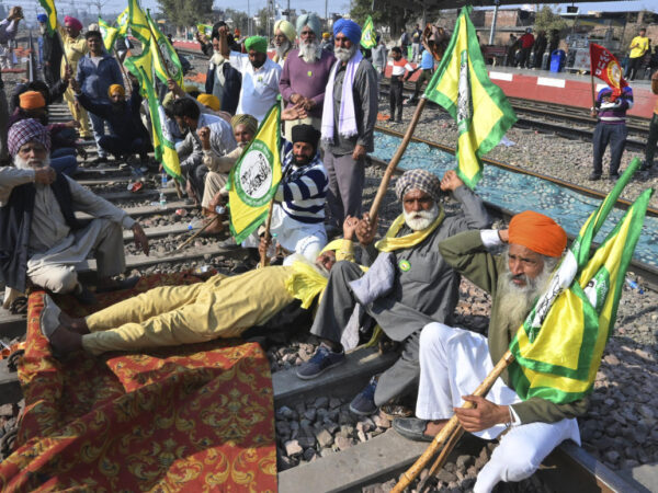 Indian farmers strike to demand guaranteed crop prices as others attempt to march to New Delhi