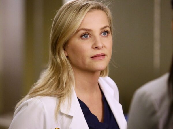 Jessica Capshaw to Return as Arizona Robbins for ‘Grey’s Anatomy’ Season 20