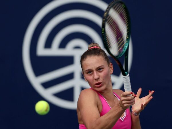 Marta Kostyuk makes San Diego Open quarters in straight sets
