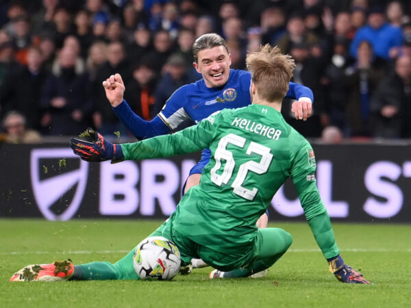 Neville’s ‘blue billion-pound bottle jobs’ line will immortalise Chelsea’s pain Neville’s ‘blue billion-pound bottle jobs’ line will immortalise Chelsea’s pain